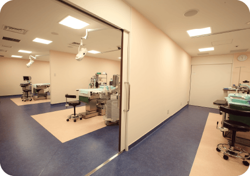 安全性を重視した広く清潔な手術室を完備